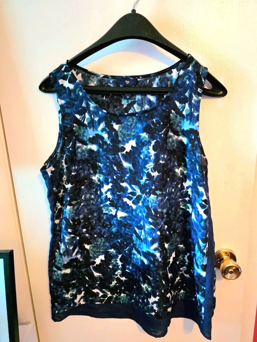 Gap Sleeveless Blouse Size Medium Colorful Abstract Pattern Womens Polyester